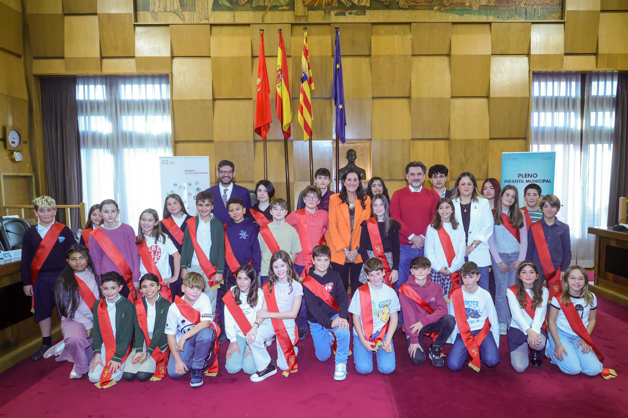 Participantes en el pleno infantil